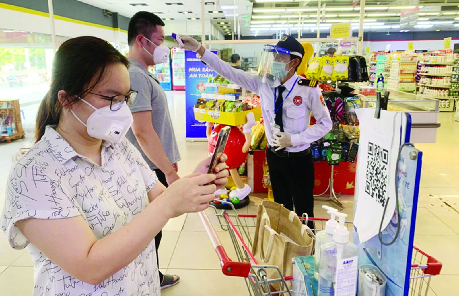  Chỉ mới có hướng dẫn tiêu chí an toàn cho từng địa bàn, chứ chưa có tiêu chí gắn liền với đặc thù từng ngành sản xuất, dịch vụ. Ảnh: Đỗ Tâm.