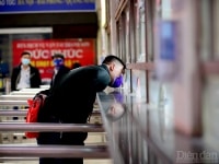 Bến xe đìu hiu ngày cuối năm