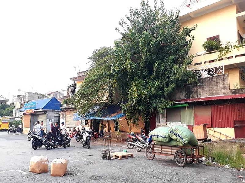 Những gói hàng cuối cùng được vận chuyển qua bến xe