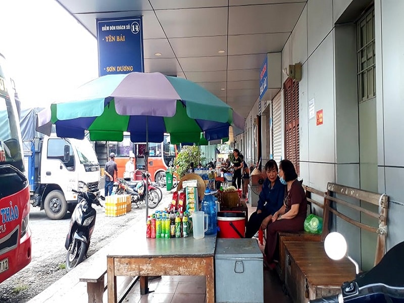 Quầy bán nước cũng vắng tanh
