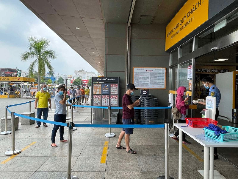 Đảm bảo giãn cách, an toàn phòng chống dịch tại Emart