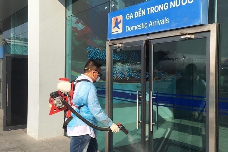Phun khử khuẩn tại cảng Hàng không Cát Bi