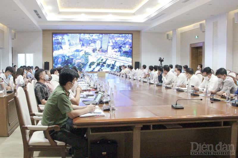 Tỉnh Quảng Ninh giới thiệu về những thành tựu, tiềm năng phát triển của địa phương mình tại buổi làm việc với VCCI