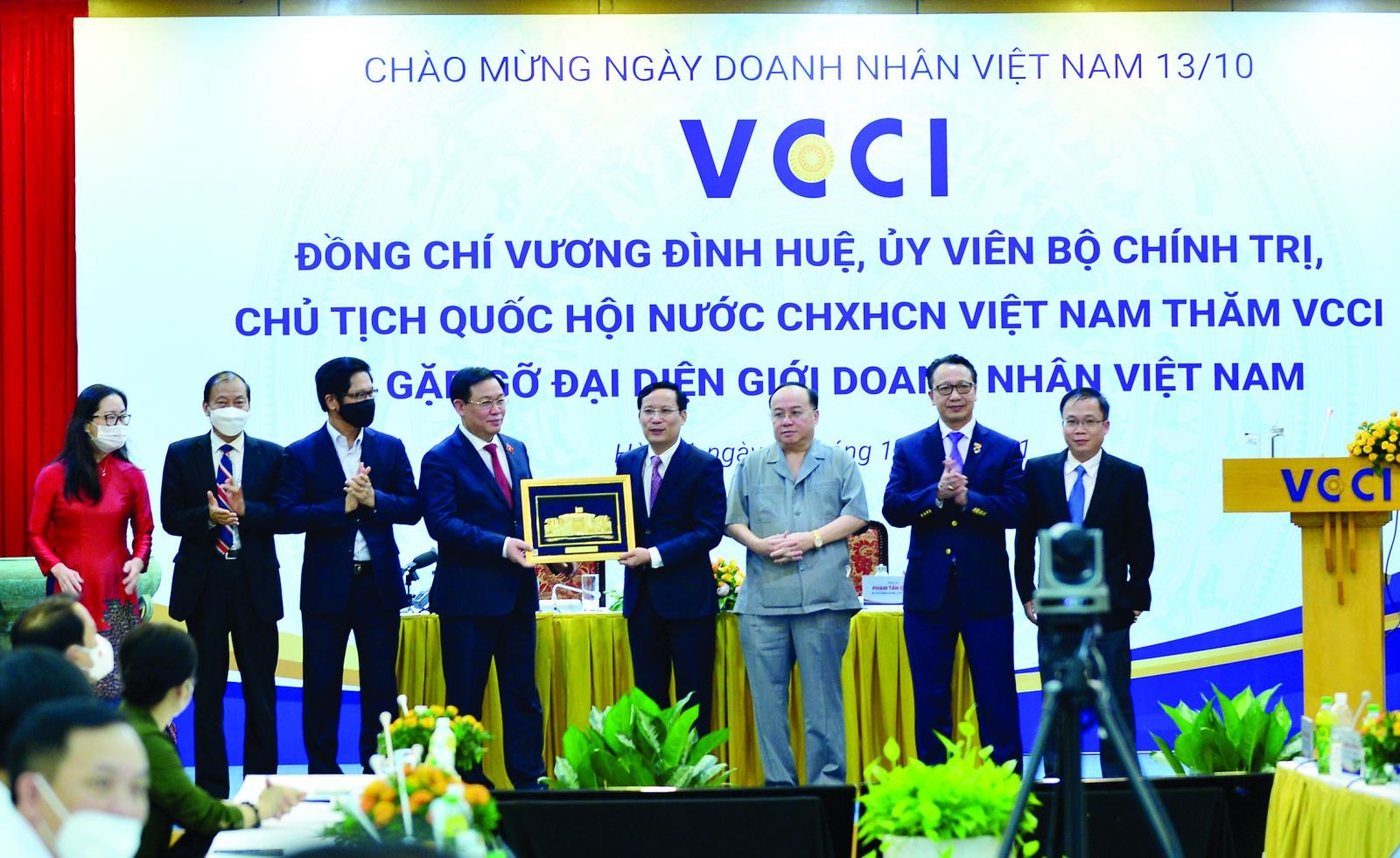 Chủ tịch Quốc hội Vương Đình Huệ làm việc với VCCI và gặp gỡ đại diện giới doanh nhân Việt Nam vào chiều 7/10.br class=