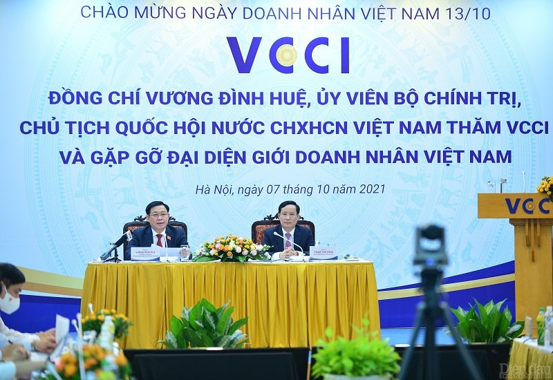 Theo Chủ tịch Quốc hội Vương Đình Huệ, Đảng đoàn Quốc hội đã trình Bộ Chính trị việc ban hành một kết luận về định hướng xây dựng pháp luật trong nhiệm kỳ Quốc hội Khóa XV. Các đề xuất của cộng đồng doanh nghiệp liên quan đến hoàn thiện thể chế sẽ theo danh mục và có lộ trình (ảnh: Quốc Tuấn)