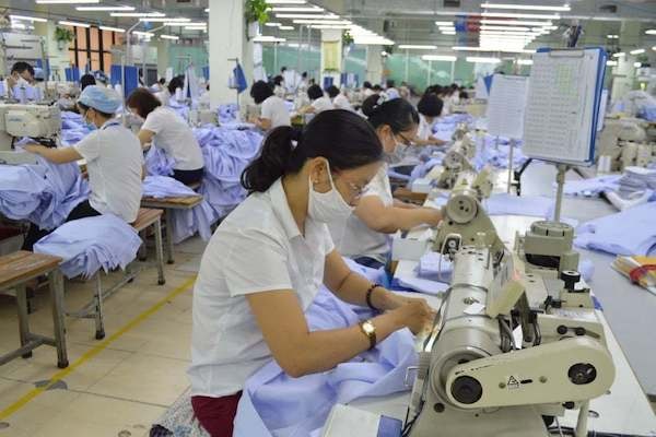 Ảnh hưởng từ đại dịch Covid-19Nhiều chỉ số kinh tế giảm sâu, nhất là GRDP giảm 4,98%; một số chỉ tiêu khá như thu ngân sách 271.639 tỉ đồng (74,4% dự toán), trong đó thu nội địa 71%, thu từ xuất nhập khẩu 80% (tăng 6% so với cùng kỳ).