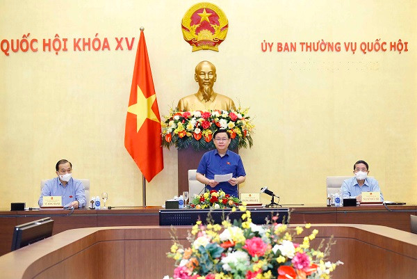 Hội nghị lần thứ 4 của Ban chấp hành Trung ương khoá XIII đã bàn và đưa ra nhiều quyết sách, trong đó có chủ trương nghiên cứu điều hành chính sách tài khóa và tiền tệ linh hoạt, hiệu quả.