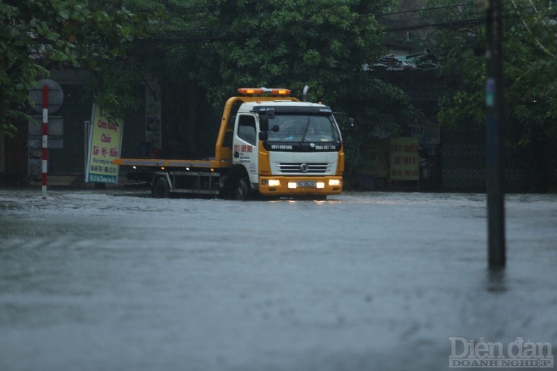 Nhiều phương tiện bí chết máy phải 