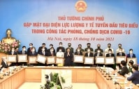 TIN NÓNG CHÍNH PHỦ: Thủ tướng Chính phủ gặp mặt, biểu dương đại diện lực lượng y tế tuyến đầu chống dịch