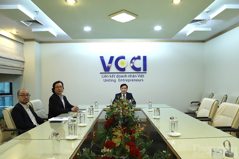 Chủ tịch VCCI ông Phạm Tấn Công tham dự cuộc họp với EABC.