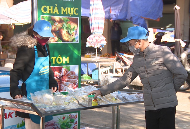 Chả mực Khánh Đan là một trong số sản phẩm mới đăng ký tham gia chương trình OCOP (báo Quảng Ninh)