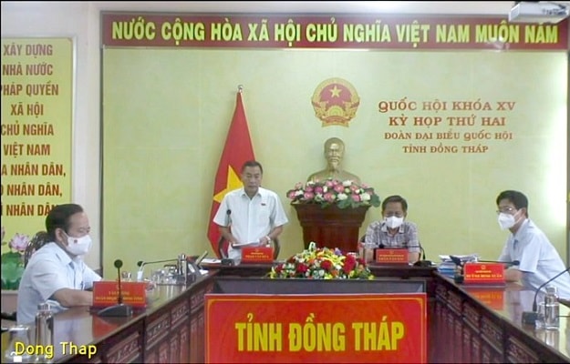 Đại biểu Phạm Văn Hòa - Đoàn ĐBQH tỉnh Đồng Tháp, thảo luận trực tuyến tại điểm cầu Đồng Tháp.