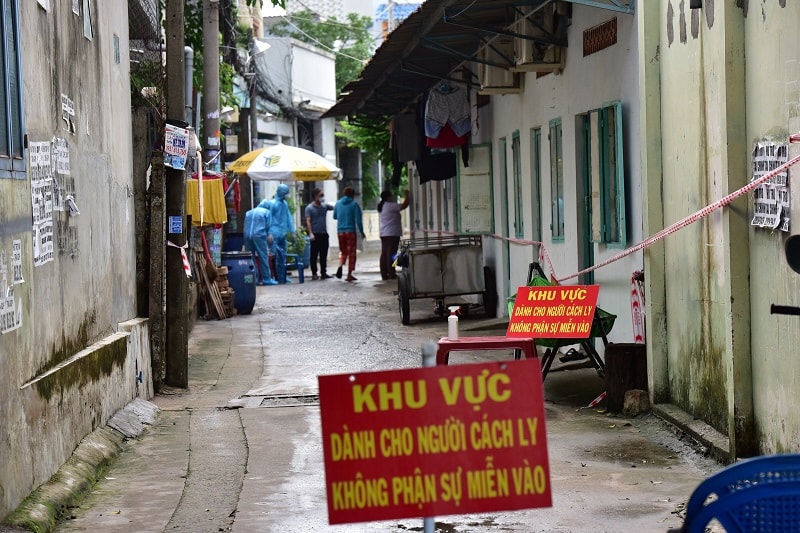 “ổ dịch cộng đồng” (theo phạm vi đã xác định) trong 24 giờ để thông báo cho người dân trong khu vực biết tình hình ổ dịch cộng đồng - Ảnh: Quỳnh Trần.