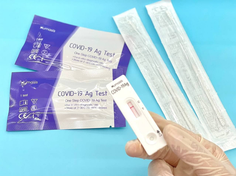 Và niềm vui vỡ òa khi cả gia đình có kết quả test nhanh âm tính sau 10 ngày 