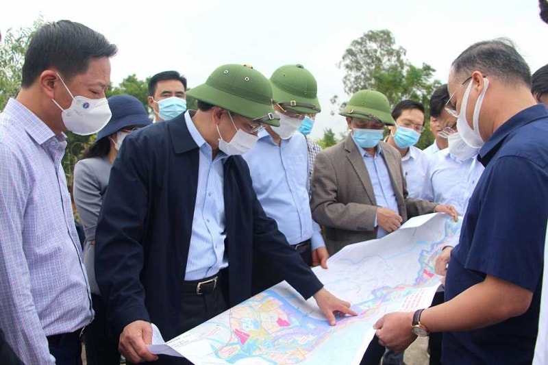 Ông Nguyễn Xuân Ký – Bí thư tỉnh uỷ Quảng Ninh kiểm tra việc triển khai công tác GPMB đoạn dự án đường ven sông kết nối cao tốc Hạ Long - Hải Phòng đến thị xã Đông Triều đi qua tại thị xã Đông Triều