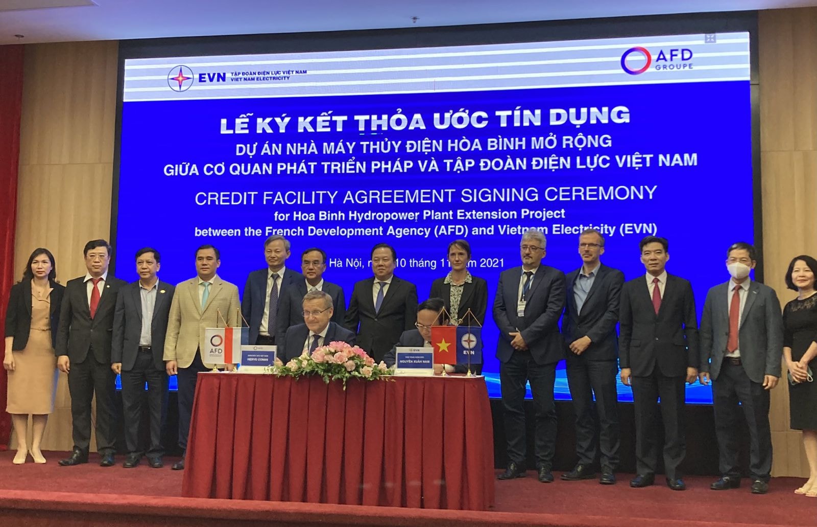 Đại diện EVN và AFD tại Lễ ký kết