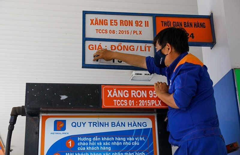 Chiều ngày 10/11, giá xăng trong nước tiếp tục điều chỉnh tăng lần thứ 5 liên tiếp trong vòng 2 tháng.