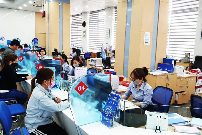 Trong quý 3, có tới 19/27 ngân hàng ghi nhận nợ xấu gia tăng, chỉ 8/27 thành viên công bố nợ xấu giảm (ảnh minh hoạ)