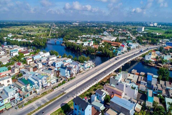 ông Trần Văn Nam, ở phía đông có TP.Thủ Đức còn phía tây nam sẽ có TP.Bình Chánh.p/Hiện nay, Ban Thường vụ Huyện ủy cân nhắc giữa phương án chuyển từ huyện lên quận hay từ huyện lên thành phố. Tuy nhiên, đối chiếu với bộ tiêu chí lên thành phố thì huyện đã đạt được một số tiêu chí và cố gắng phấn đấu trở thành thành phố vào năm 2025.