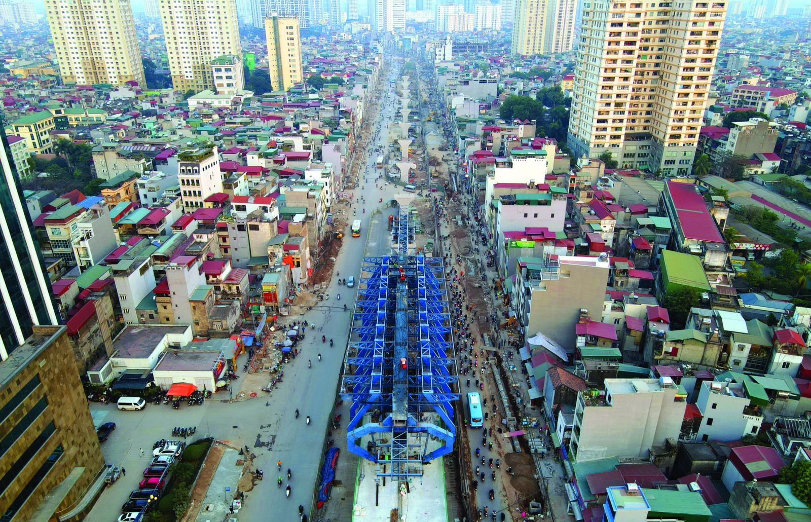  Vốn đầu tư công được coi là nguồn vốn “mồi” quan trọng, tạo nền tảng cơ sở hạ tầng để thu hút đầu tư xã hội tham gia vào phát triển kinh tế đất nước. (Dự án đường vành đai 2 Đại La - Minh Khai. Ảnh:Phương Sơn)