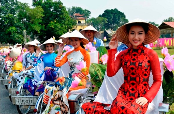 Văn hóa không thuần túy bó hẹp trong sáng tác nghệ thuật, mà bao gồm cả phương thức sống, những quyền cơ bản về con người, truyền thống tín ngưỡng.