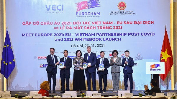 Các đại biểu tại Lễ ra mắt Sách trắng 2021