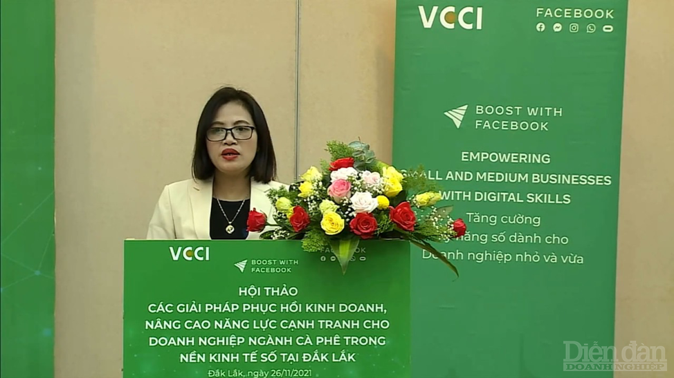 (Bà Trần Thị Thanh Tâm - Phó Giám đốc phụ trách Trung tâm Hỗ trợ DNNVV, Phòng Thương mại và Công nghiệp Việt Nam (VCCI) phát biểu khai mạc Hội thảo)