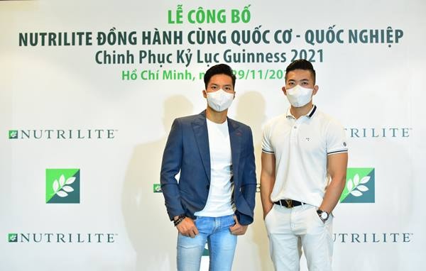 hai Nghệ sĩ ưu tú Quốc Cơ và Nghệ sĩ ưu tú Quốc Nghiệp 