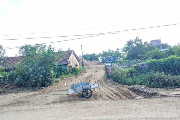 Khu vực tập kết cát nằm trên đất của HTX Đại Lộc,