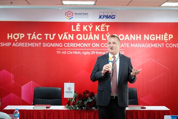 Ông Warrick Cleine – đại diện KPMG Việt Nam chia sẻ tại buổi lễ