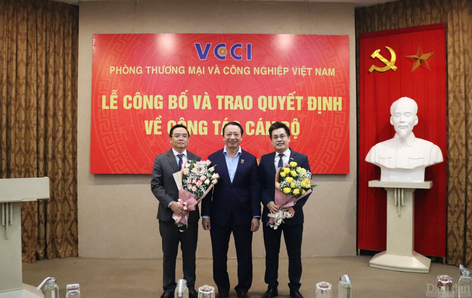 Tổng Thư Ký VCCI Nguyễn Quang Vinh (giữa) 