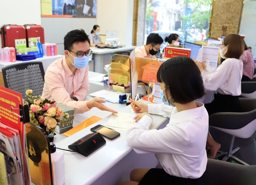 Trong thời gian tới, ngành Ngân hàng sẽ tập trung vào việc hoàn thiện khuôn khổ pháp lý, tạo điều kiện cho nhiều tổ chức tham gia vào tín dụng tiêu dùng (ảnh minh hoạ)