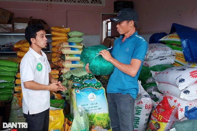 Anh Tiến cùng một số hộ dân hùn vốn thành lập HTX Nông nghiệp hữu cơ Agribio, chuyên sản xuất nấm ăn, nấm dược liệu, các sản phẩm và dịch vụ nông nghiệp.