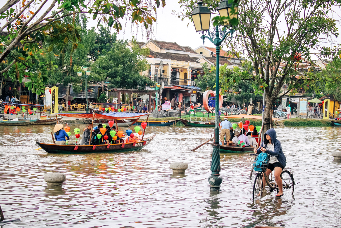 Hội An “mùa nước nổi” có một sức quyến rũ lạ kỳ với du khách