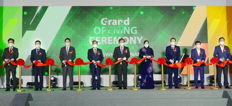 lễ khởi công sản xuất sàn gỗ công nghiệp và nhà máy sản xuất ván sợi mật độ trung bình của Dongwha Việt Nam tại Thái Nguyên.
