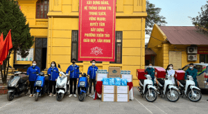 UBND phường Xuân Tảo: Kích hoạt đội phản ứng nhanh trong trường hợp đủ điều kiện điều trị F0 thể nhẹ tại nhà UBND phường Xuân Tảo: Kích hoạt đội phản ứng nhanh trong trường hợp đủ điều kiện điều trị F0 thể nhẹ tại nhà