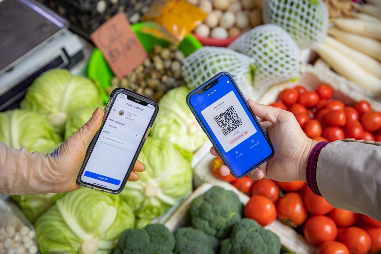 Sử dụng VNPT Mobile Money không còn lo chuẩn bị tiền lẻ khi đi chợ