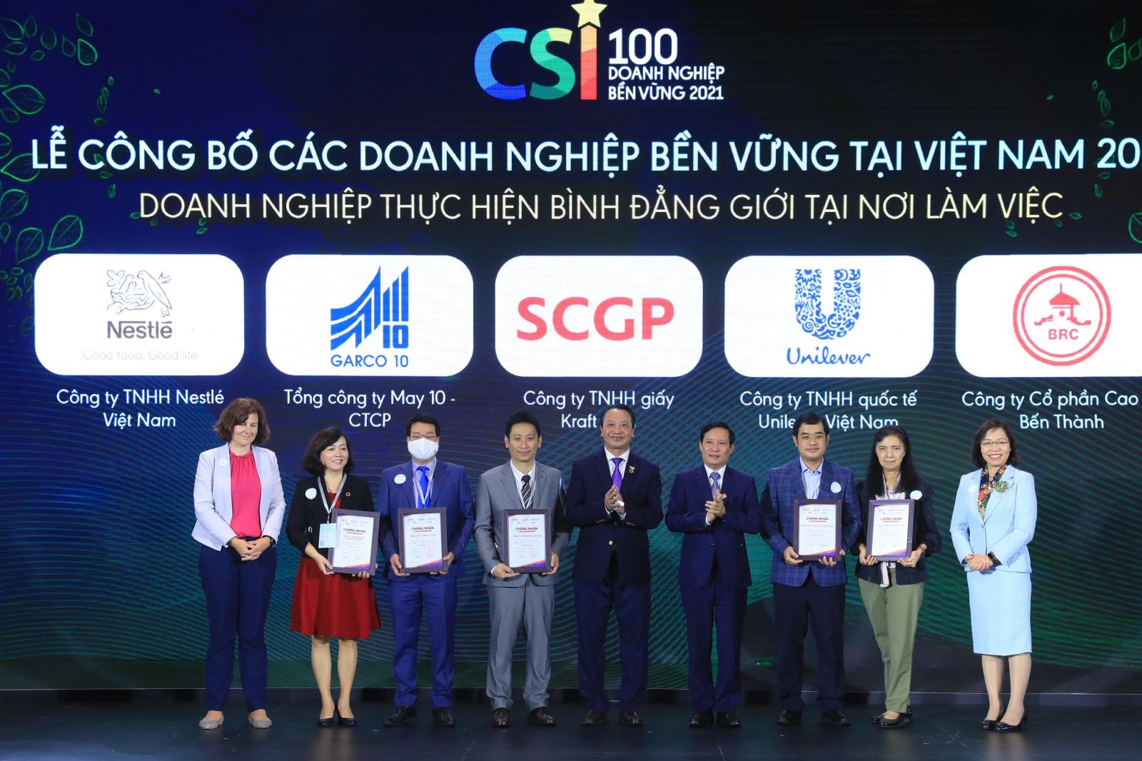Đại diện Nestle Việt Nam nhận giải phát triển bền vững