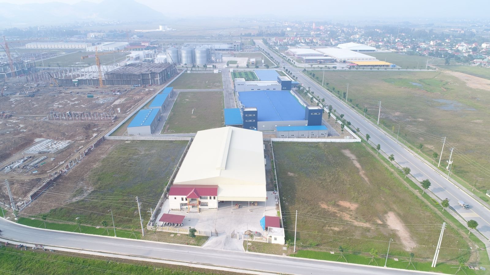 Chủ tịch nước Nguyễn Xuân Phúc đánh giá Nghệ An là tỉnh có số lượng doanh nghiệp nhiều nhưng chưa mạnh