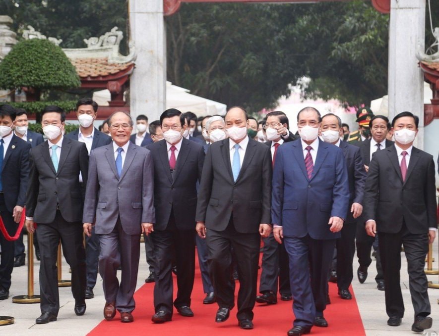 Chủ tịch nước Nguyễn Xuân Phúc dự Lễ kỷ niệm 60 năm ngày Bác Hồ về thăm quê lần thứ hai (8/12/1961- 8/12/2021) và khánh thành Nhà tưởng niệm Chủ tịch Hồ Chí Minh vào sáng 12/12