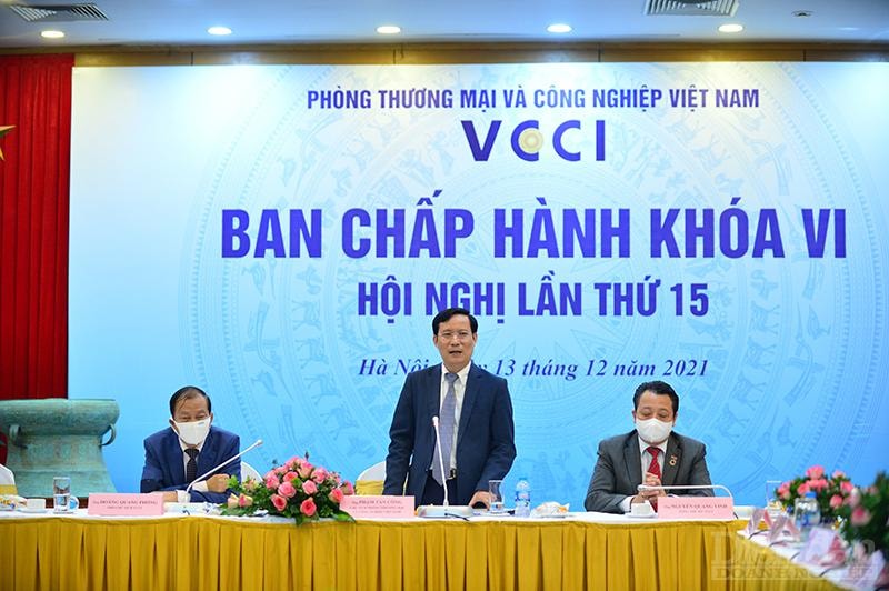 Chủ tịch VCCI Phạm Tấn Công phát biểu tại cuộc họp