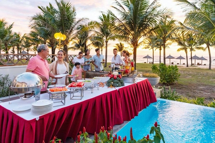 Đại tiệc hải sản BBQ đầy ấm cúng và thanh bình tại Villa Vinpearl Discovery