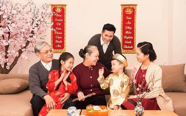 tặng quà tết vốn là một nét văn hóa truyền thống tốt đẹp của dân tộc ta, mang ý nghĩa nhân văn sâu sắc. 