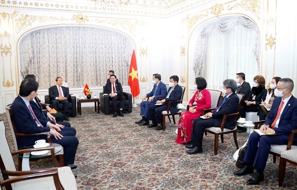 Chủ tịch Quốc hội Vương Đình Huệ tại buổi tiếp Chủ tịch Hội hữu nghị Hàn – Việt và Chủ tịch Hội người Hàn gốc Việt Lý Huân.
