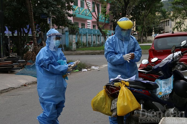 Nhâm viên ý tế làm việc tại vùng đỏ, Đà Nẵng đang nỗ lực để đưa trạng thái 