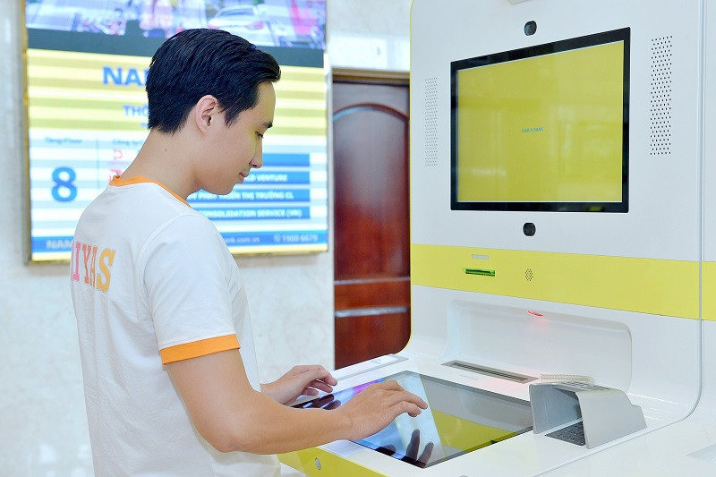 Khách hàng trải nghiệm tại ONEBANK.