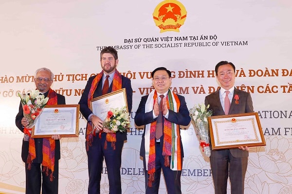 biết, các hội hữu nghị Ấn – Việt đã xây dựng nhiều chương trình hoạt động thiết thực kỷ niệm 50 năm thiết lập quan hệ ngoại giao và 5 năm Đối tác chiến lược toàn diện Việt Nam – Ấn Độ.