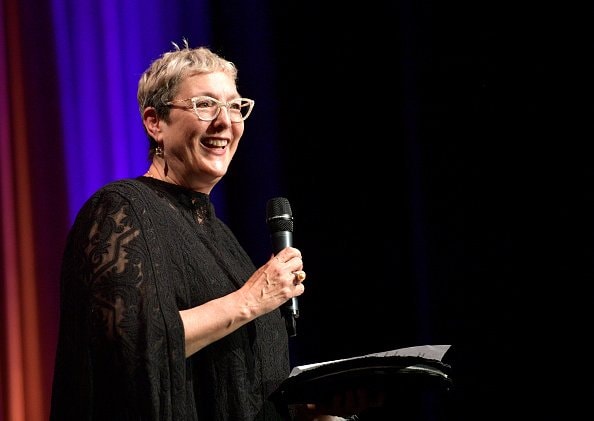 Lynda Weinman. 