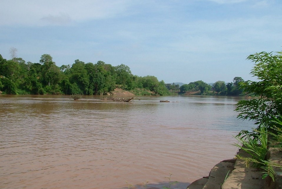 Việc khai thác, sử dụng phải gắn với bảo vệ tài nguyên nước, bảo vệ nguồn sinh thủy, sự lưu thông dòng chảy, các hồ, ao có chức năng điều hòa, có giá trị đa dạng sinh học phù hợp với chức năng nguồn nước trong kỳ Quy hoạch.