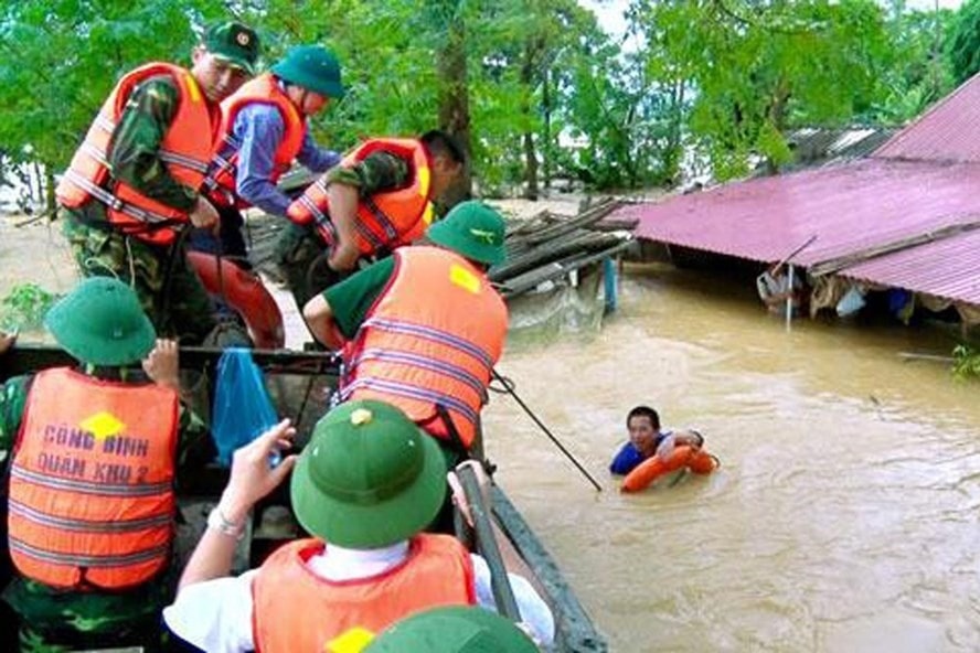 Tổ chức sơ tán, phân tán bảo đảm an toàn cho nhân dân và các cơ quan, tổ chức; sơ tán tài sản, vật chất ra khỏi khu vực ảnh hưởng bởi thiên tai, thảm họa.